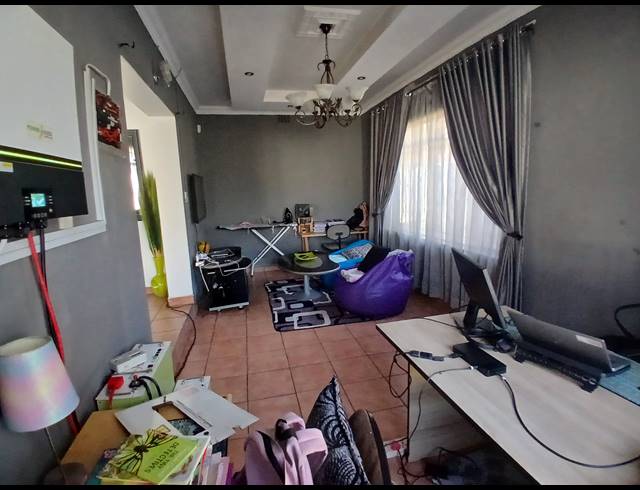 3 BEDROOM HOUSE FOR SALE IN LEONDALE